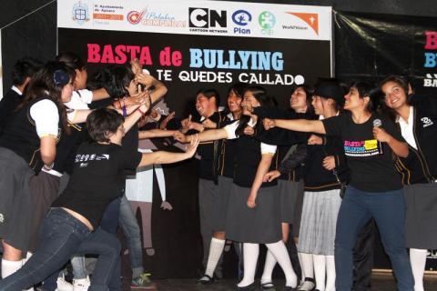 Más de 500 Jóvenes de Apizaco firmaron pacto contra el bullying imagen 3