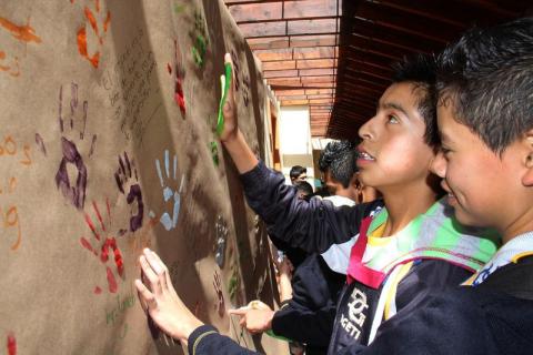 Más de 500 Jóvenes de Apizaco firmaron pacto contra el bullying imagen 5