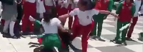 Indigna a padres de familia pelea entre estudiantes de secundaria