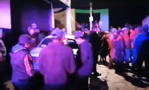 Jóvenes ebrios juegan carreritas y se accidentan en Tetla