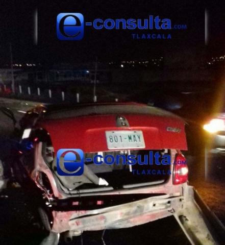 Presuntos jóvenes borrachos salvan la vida tras volcar su auto