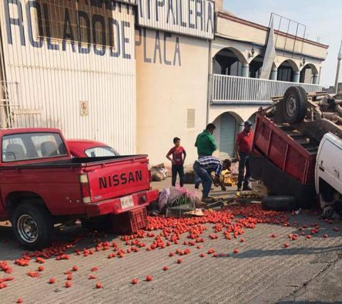 Chocan dos unidades sobre la Apizaco-Tlaxco; hay lesionados