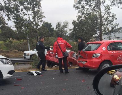 Se registra carambola entre cuatro vehículos; sólo hubo daños materiales imagen 1