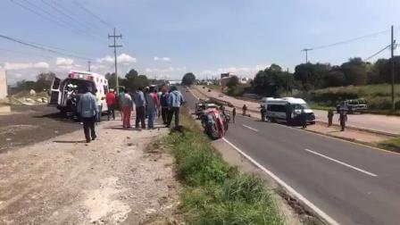Lesionados y daños deja choque de dos camionetas en la vía corta