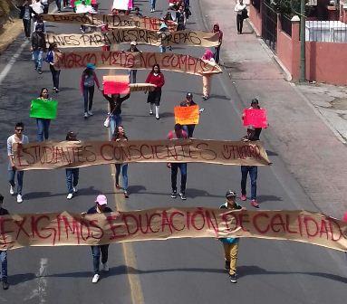 Tras marcha atiende SEPE a estudiantes y logran acuerdo