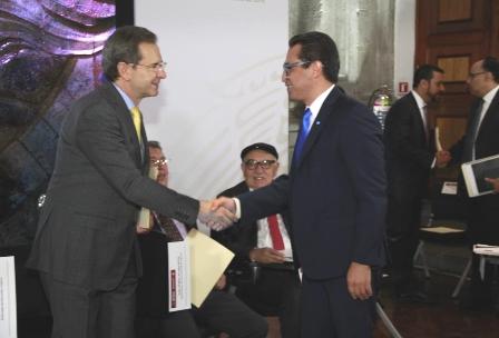 Tlaxcala y Camacho se suman al nuevo acuerdo educativo