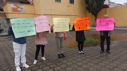 Con cierre de carretera exigen renuncia del presidente de Acuitlapilco