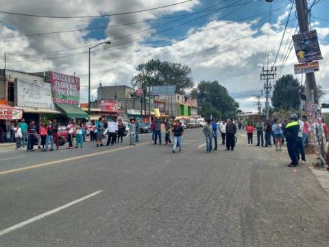 Se enfrentan granaderos y pobladores por un choque en Acuitlapilco imagen 2