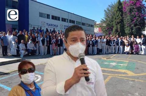 Zamudio cita a trabajadores de la salud para tomarse una foto y los deja plantados