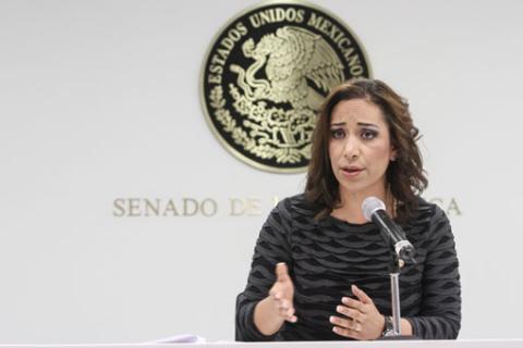 Ausencia de Dávila en el Senado por enfermedad