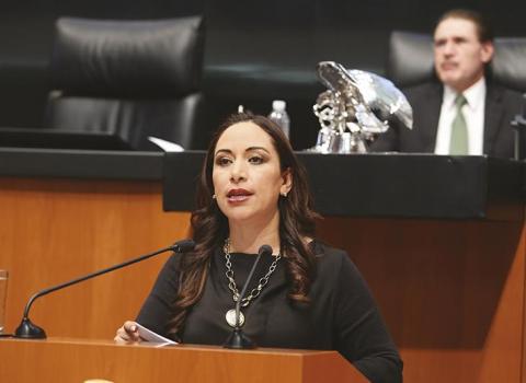 Respalda Adriana Dávila disminución de legisladores en Tlaxcala