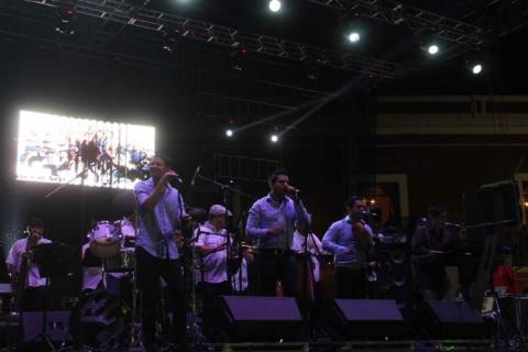 LLegan miles al cierre de Carnaval Tlaxcala capital con Porfi Baloa y sus Adolescentes imagen 1