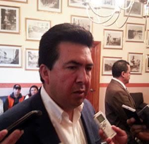 Adolfo se destapa por la gubernatura
