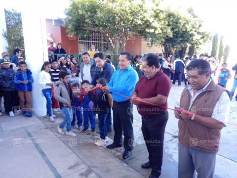 Alcalde fortalece la educación de la primaria innominada con una techumbre imagen 1