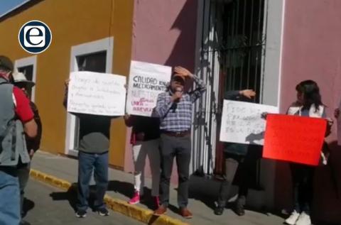 Agremiados al Sindicato 7 de Mayo se manifiestan para exigir pago de prestaciones