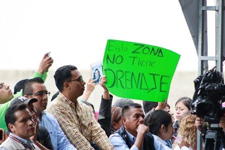 Acusan con Sheinbaum al alcalde de Apetatitlán por no trabajar