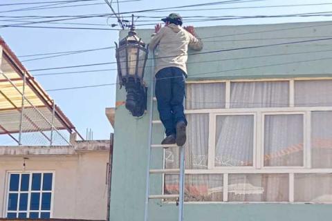 Gobierno de Huamantla mejora la visibilidad y seguridad con la renovación de luminarias imagen 1