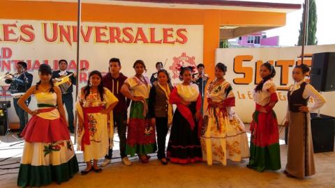 Alumnas mantienen vivas las fiestas patrias imagen 1
