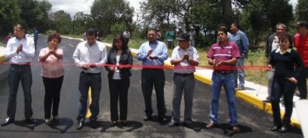 Inaugura Carlos Luna calle “Cantera” en Amaxac