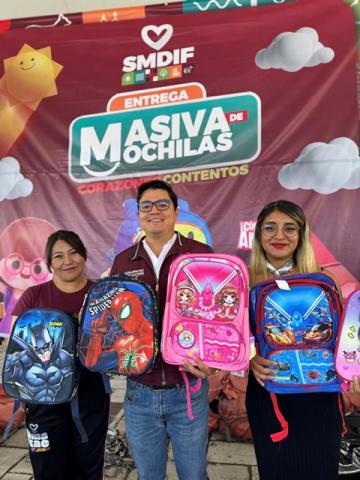 Reciben mil 200 niños mochilas gratuitas en Amaxac de Guerrero imagen 2