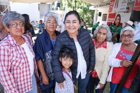 Respaldan adultos mayores aspiraciones de Anabel Alvarado