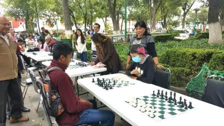 Por aniversario de la ciudad realizan jornada de ajedrez