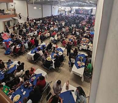 Abarrotan simpatizantes de Angélica Piedras fiesta por su cumpleaños en SPM