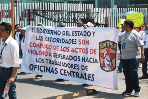 Ante el desinterés del gobierno estatal, se manifiestan miles de trabajadores de la salud imagen 3