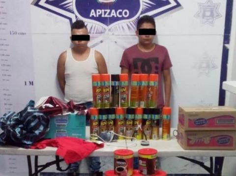 Detiene Policía de Apizaco a dos sujetos por robo a Aurrera