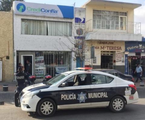 Botín de 160 mil pesos logran ladrones al asaltar Credi Confía