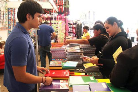 Con 30 proveedores locales inició la segunda Feria de Regreso a Clases en Apizaco imagen 5