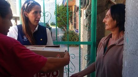 Entrega SMDIF Apizaco despensas a familias