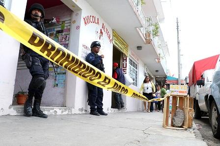 Retienen mercancía por invadir la vía pública