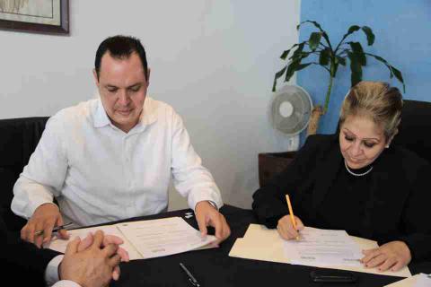 Signa convenio Apizaco y Cossies para beneficiar a jóvenes
