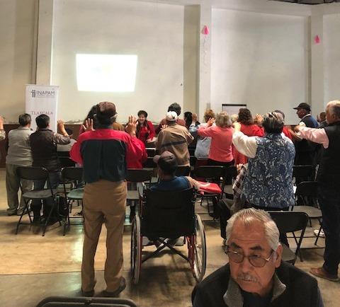 Dan taller de estimulación cognitiva a adultos mayores