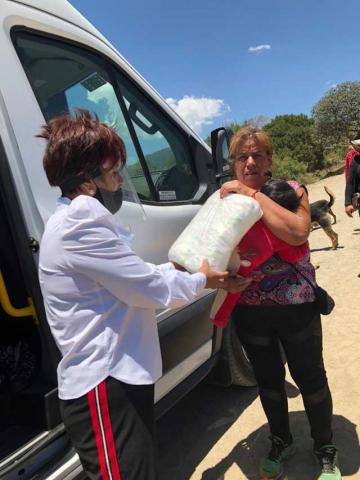 Personal del SMDIF Huamantla entrega apoyo alimentario en la comunidad de Pilares imagen 4