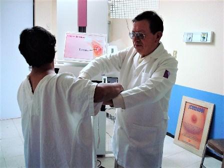 Ofrecen atención gratuita para prevenir cáncer en la mujer
