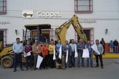 Alcalde pone en marcha la pavimentación de 4 calles con un monto de 3mdp. imagen 1