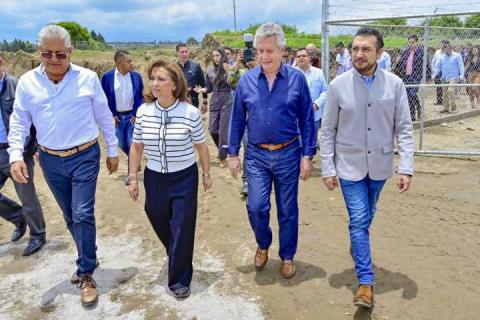 El Presidente Salvador Santos Cedillo y la gobernadora Lorena Cuéllar ponen en marcha la planta avícola más importante del país en Huamantla imagen 4