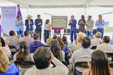 El Presidente Salvador Santos Cedillo y la gobernadora Lorena Cuéllar ponen en marcha la planta avícola más importante del país en Huamantla imagen 2