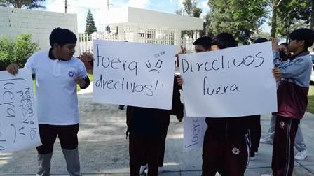 Amenazan a alumnos tlaxcaltecas para que dejen de manifestarse contra directivos