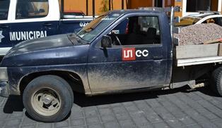 Municipales detienen camioneta con reporte de robo