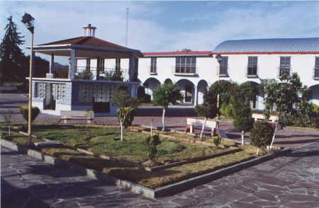 Se enfrentan a balazos policías y delincuentes en Cuaxomulco