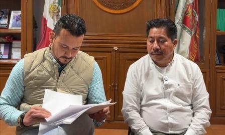 Azain Ávalos se pone de rodillas y decide cancelar instalación de gasera en Apetatitlán