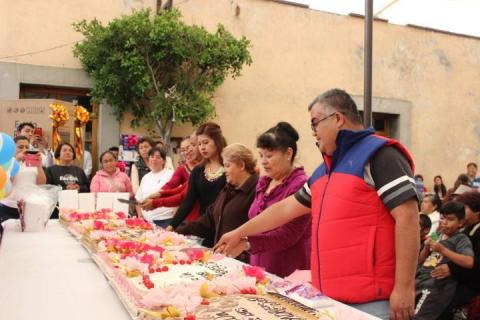 Celebran en Apetatitlán a las Mamás y los niños en su día imagen 3