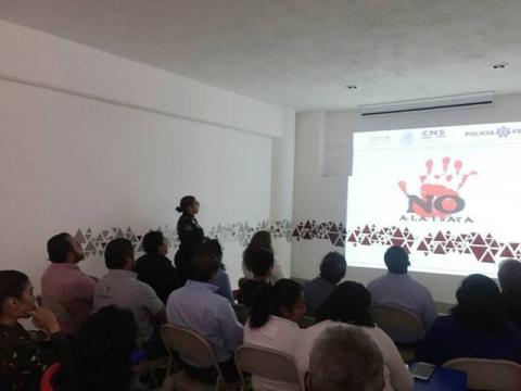 Imparte IMM Apetatitlán plática de prevención contra la trata de personas imagen 1
