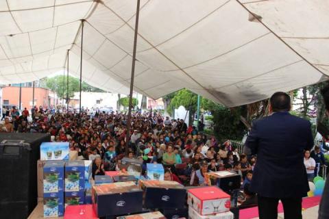 Celebran en Apetatitlán a las Mamás y los niños en su día imagen 2