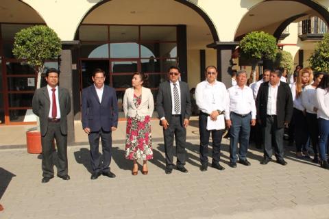 Refuerzan en Huactzinco valores cívicos con Izamiento de bandera imagen 1