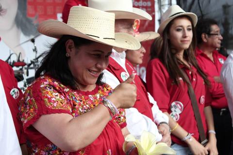 Internautas piden a Blanca Águila que se largue a Zacatelco a buscar diputación