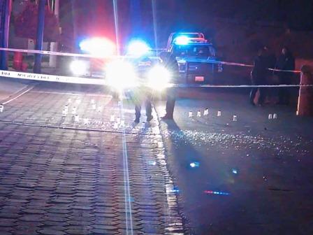 Dos hombres baleados frente a un bar de Chiautempan, uno en estado grave